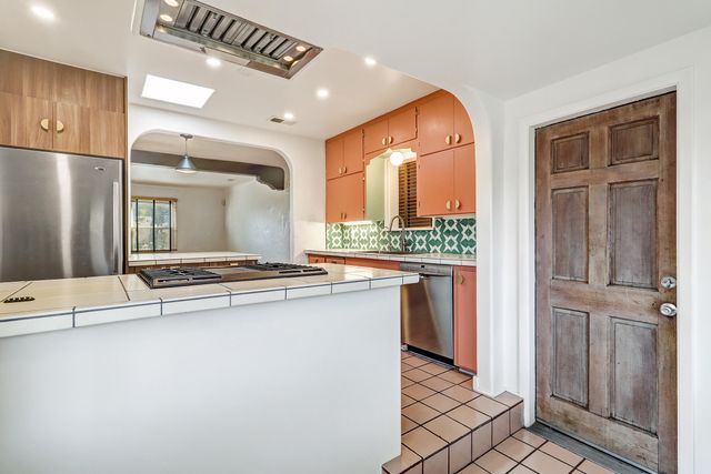 809 Wellesley Drive NE, Albuquerque, NM 87106