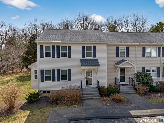 10 Castle Meadow Drive 10, Stonington, CT 06379