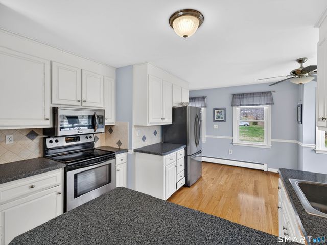 10 Castle Meadow Drive 10, Stonington, CT 06379