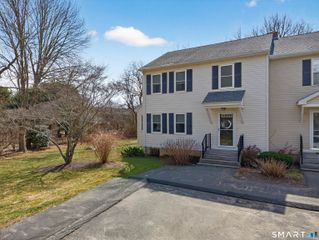 10 Castle Meadow Drive 10, Stonington, CT 06379