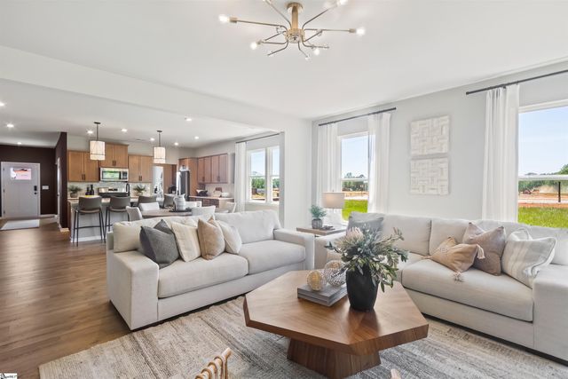 105 Harling Court, Fountain Inn, SC 29644