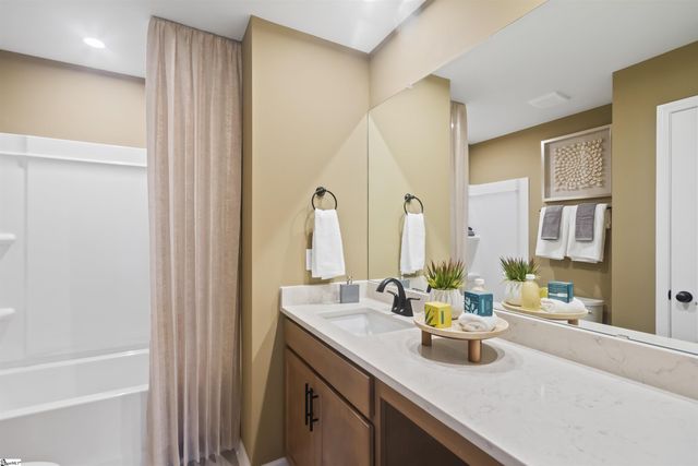 105 Harling Court, Fountain Inn, SC 29644