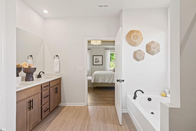 105 Harling Court, Fountain Inn, SC 29644