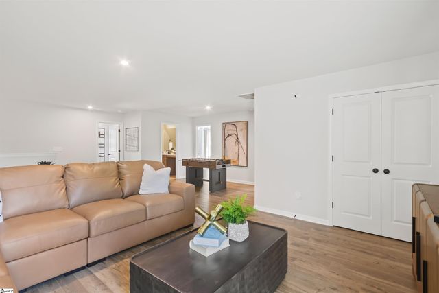 105 Harling Court, Fountain Inn, SC 29644