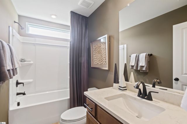 105 Harling Court, Fountain Inn, SC 29644