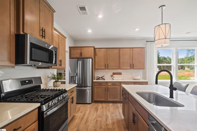 105 Harling Court, Fountain Inn, SC 29644