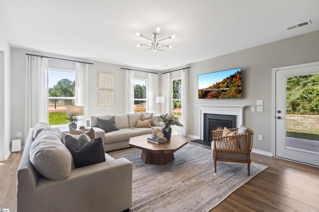 105 Harling Court, Fountain Inn, SC 29644