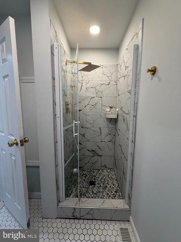 3710 VALE LN, Philadelphia, PA 19114