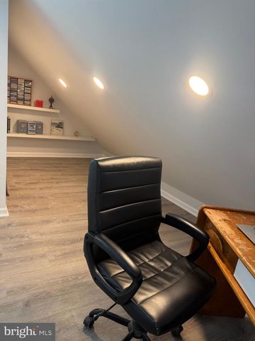 3710 VALE LN, Philadelphia, PA 19114