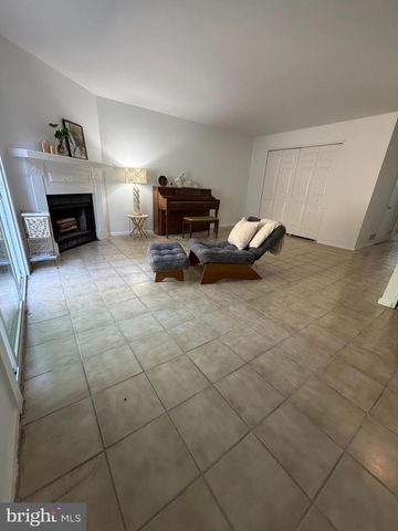 3710 VALE LN, Philadelphia, PA 19114