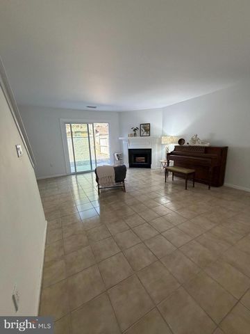 3710 VALE LN, Philadelphia, PA 19114