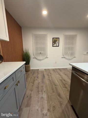 3710 VALE LN, Philadelphia, PA 19114