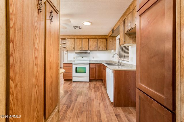 650 S PARK VIEW Circle, Mesa, AZ 85208
