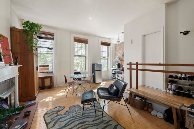 321 E 6TH Street, New York City, NY 10003