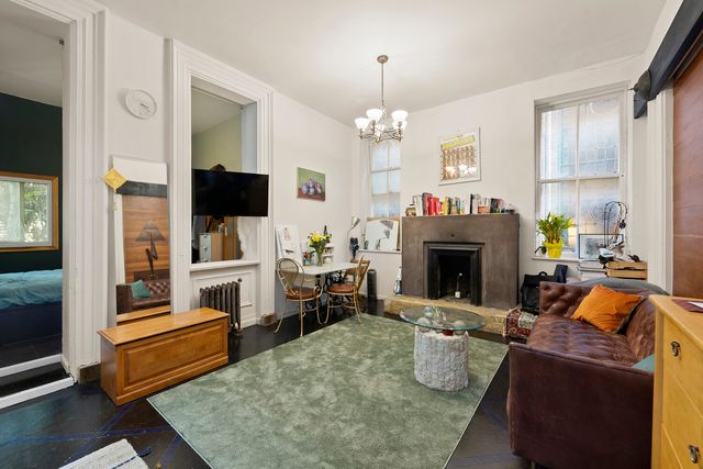 321 E 6TH Street, New York City, NY 10003