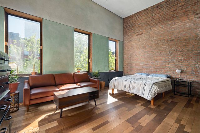 321 E 6TH Street, New York City, NY 10003