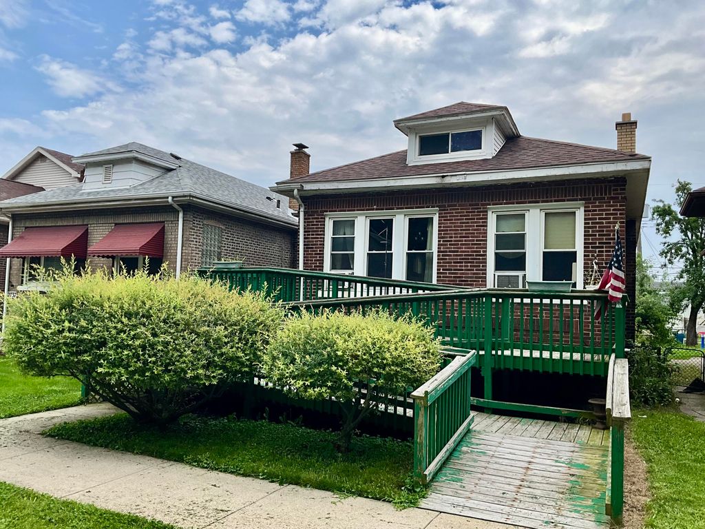 2739 New York Avenue, Whiting, IN 46394