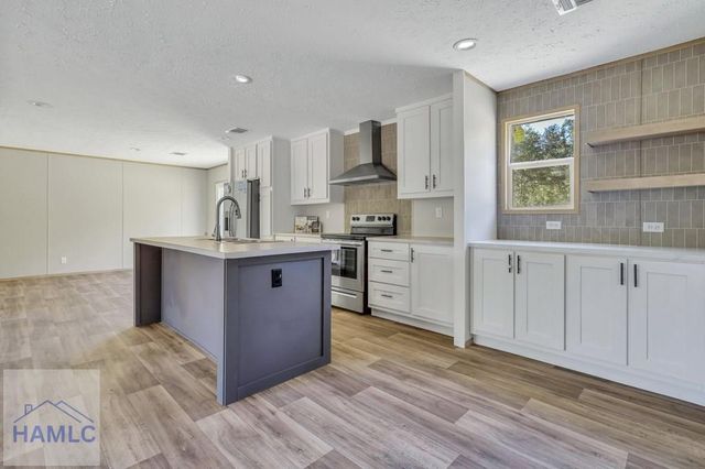 272 Three C Road, Jesup, GA 31545