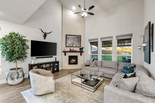 507 N Eagle Point Road, Van Alstyne, TX 75495