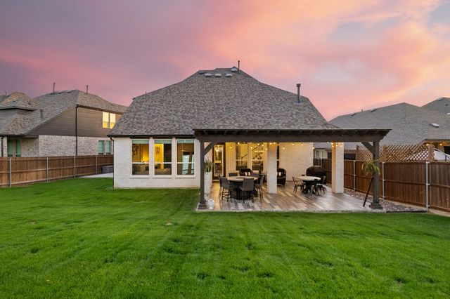 507 N Eagle Point Road, Van Alstyne, TX 75495