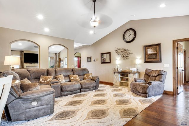 301 ENCHANTED PINES DR, Rapid City, SD 57701