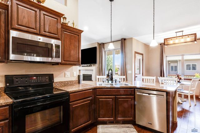 301 ENCHANTED PINES DR, Rapid City, SD 57701