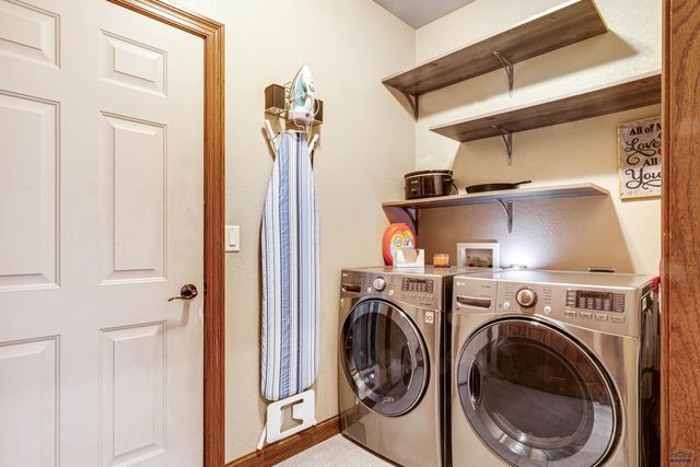 301 ENCHANTED PINES DR, Rapid City, SD 57701