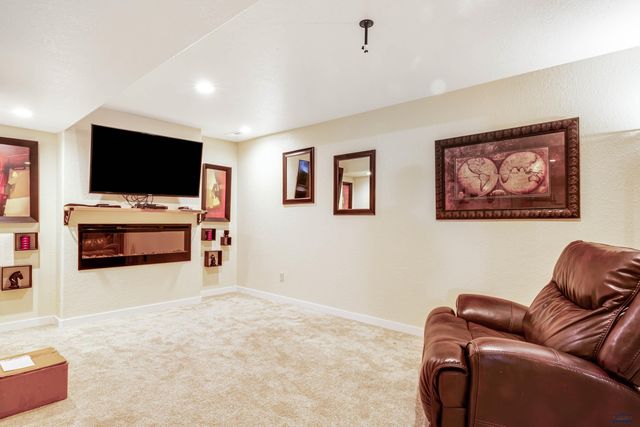 301 ENCHANTED PINES DR, Rapid City, SD 57701
