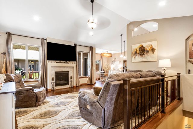 301 ENCHANTED PINES DR, Rapid City, SD 57701