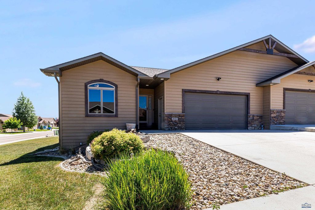 301 ENCHANTED PINES DR, Rapid City, SD 57701