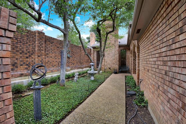 16046 Chalfont Circle, Dallas, TX 75248