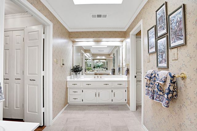 16046 Chalfont Circle, Dallas, TX 75248