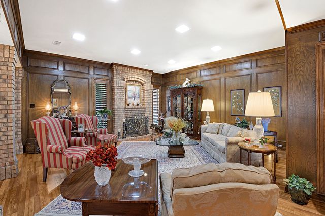 16046 Chalfont Circle, Dallas, TX 75248
