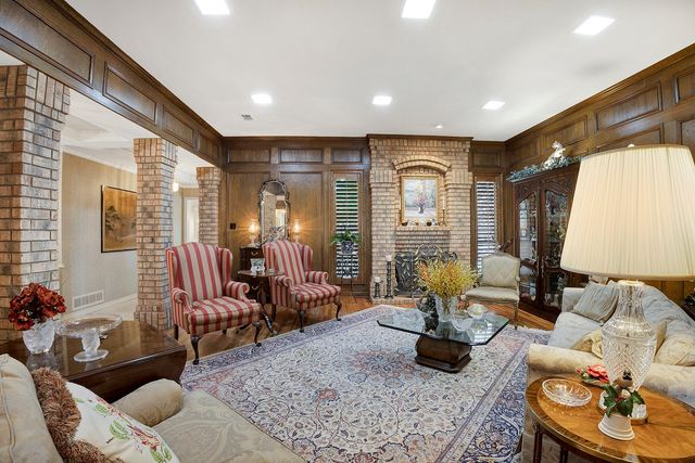 16046 Chalfont Circle, Dallas, TX 75248