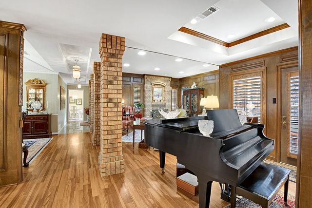 16046 Chalfont Circle, Dallas, TX 75248