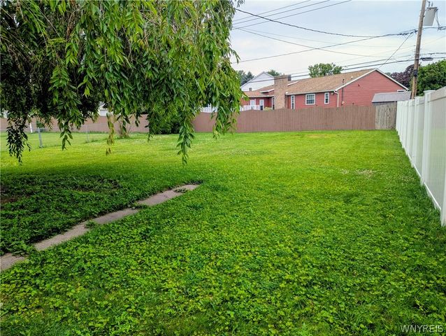927 Pioneer Drive, North Tonawanda, NY 14120