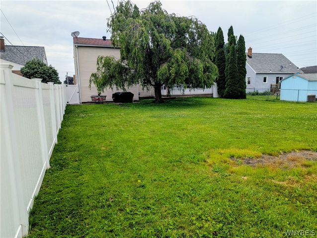 927 Pioneer Drive, North Tonawanda, NY 14120