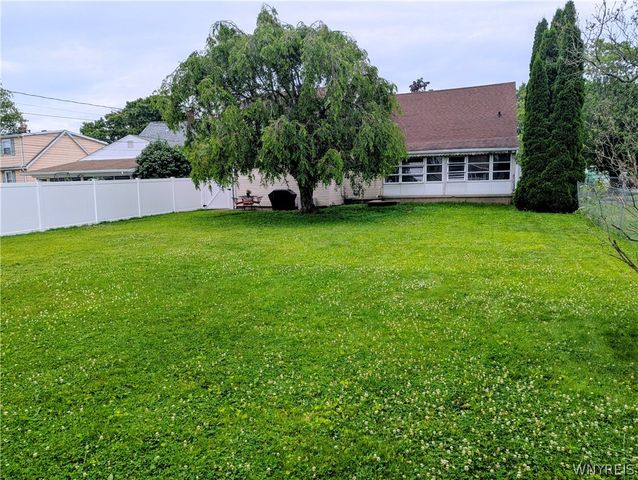 927 Pioneer Drive, North Tonawanda, NY 14120