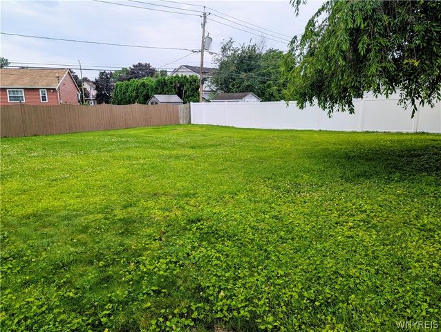 927 Pioneer Drive, North Tonawanda, NY 14120