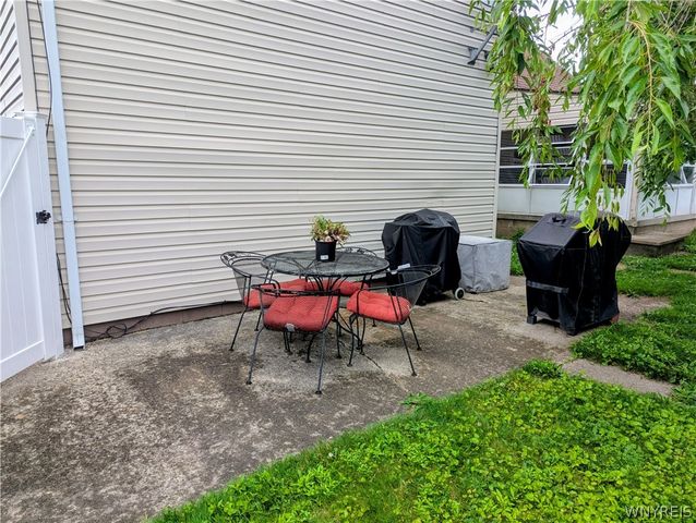 927 Pioneer Drive, North Tonawanda, NY 14120