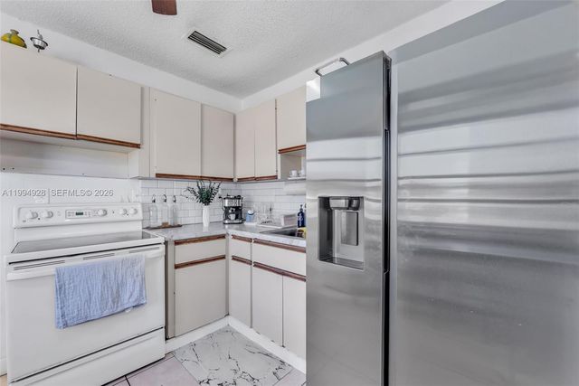 8820 SW 27th St, Miami, FL 33165