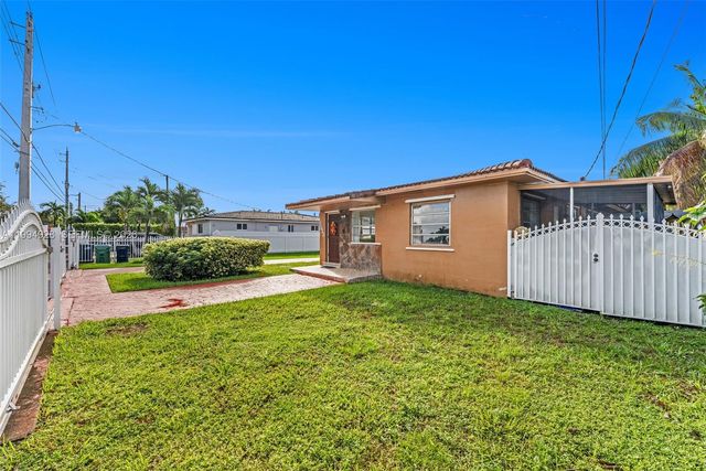 8820 SW 27th St, Miami, FL 33165