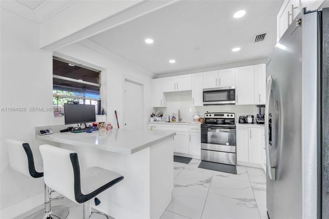 8820 SW 27th St, Miami, FL 33165