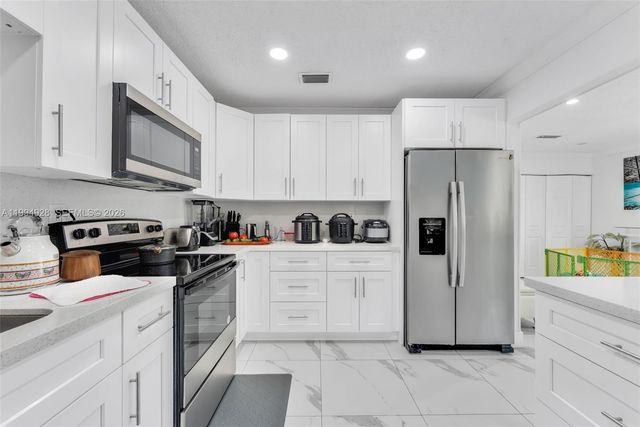8820 SW 27th St, Miami, FL 33165