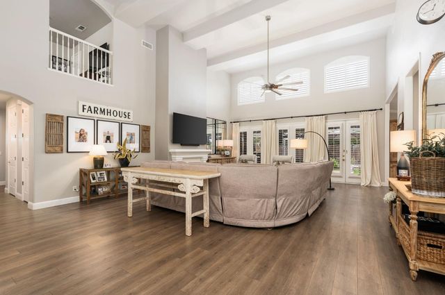 1674 E Shadow Glen Drive, Fresno, CA 93730