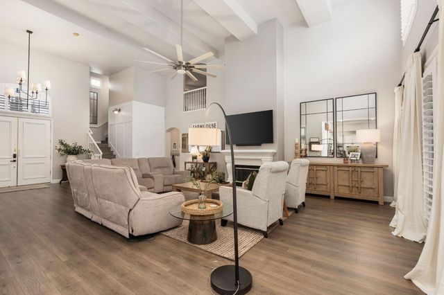 1674 E Shadow Glen Drive, Fresno, CA 93730