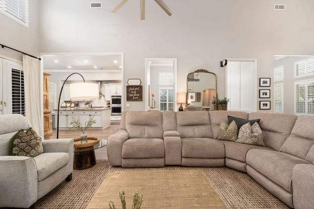 1674 E Shadow Glen Drive, Fresno, CA 93730