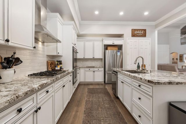 1674 E Shadow Glen Drive, Fresno, CA 93730