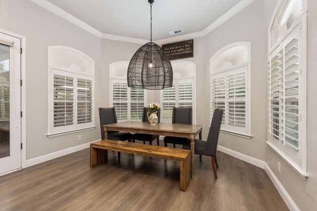 1674 E Shadow Glen Drive, Fresno, CA 93730