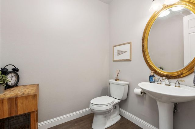 1674 E Shadow Glen Drive, Fresno, CA 93730